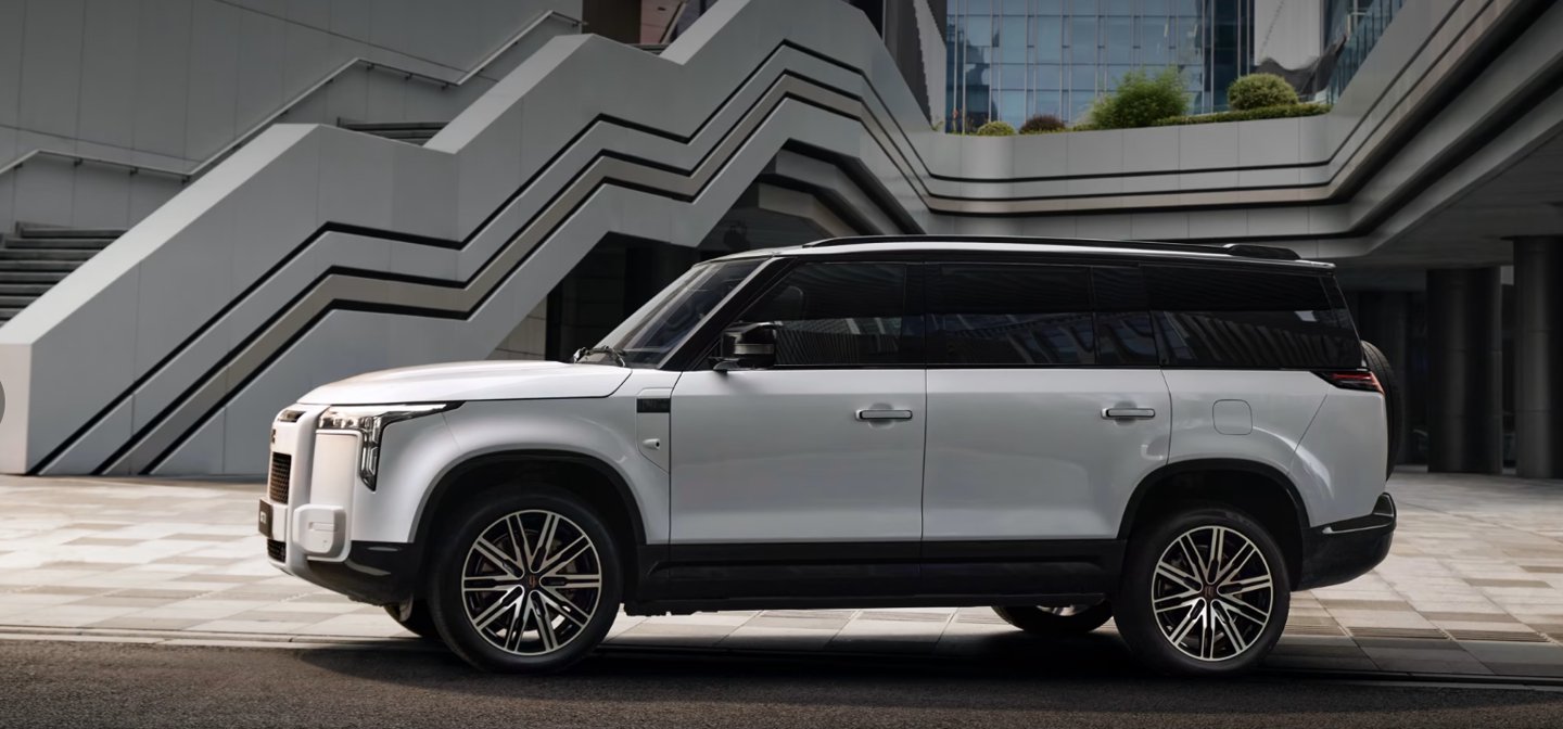 极石汽车ADAMAS上市，2026年全球销量目标3万辆