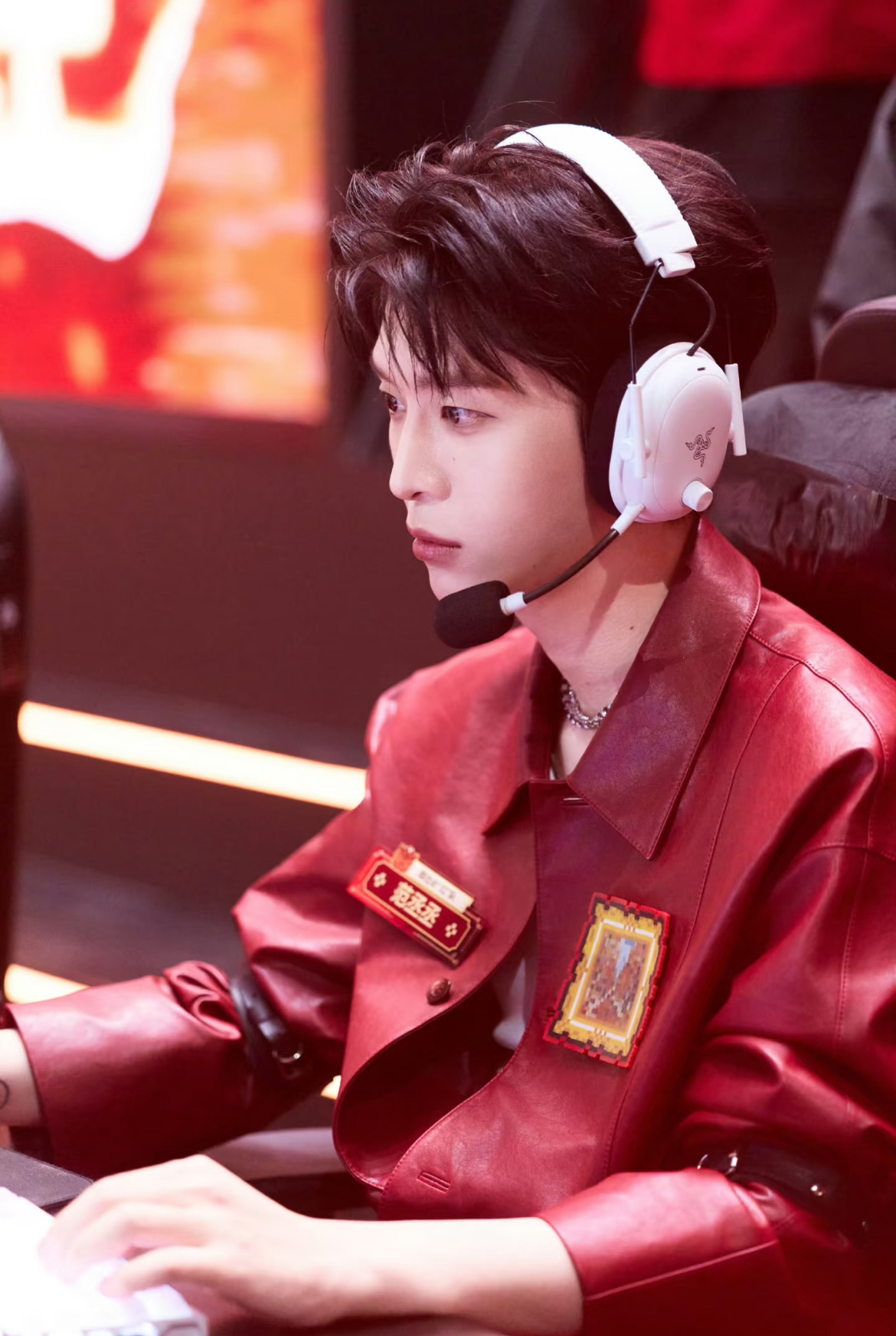 范丞丞王一博杨超越等明星演绎电竞风造型