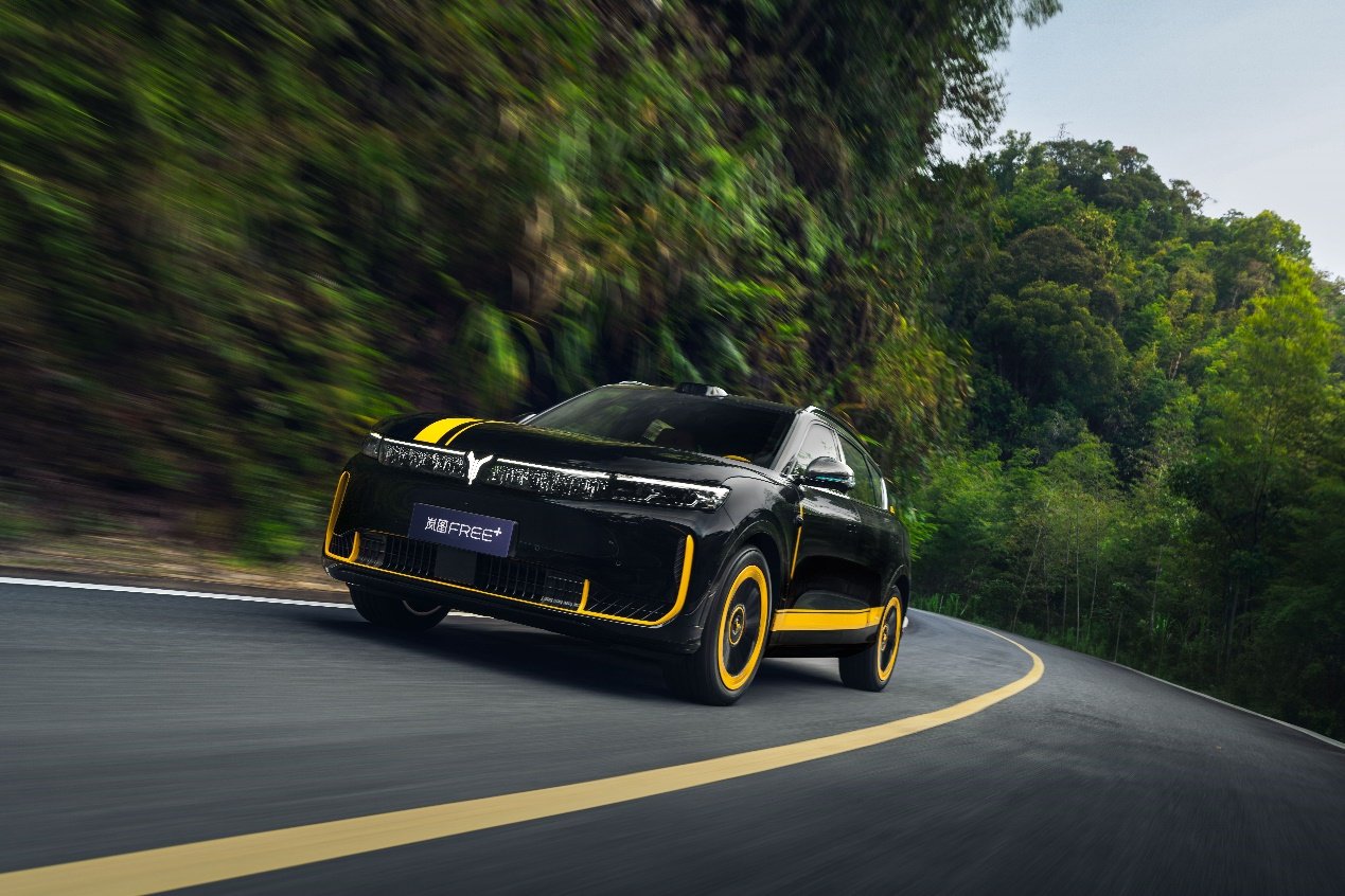 岚图FREE+运动定制版上市，配专属暗影流光套件与鸿蒙座舱5