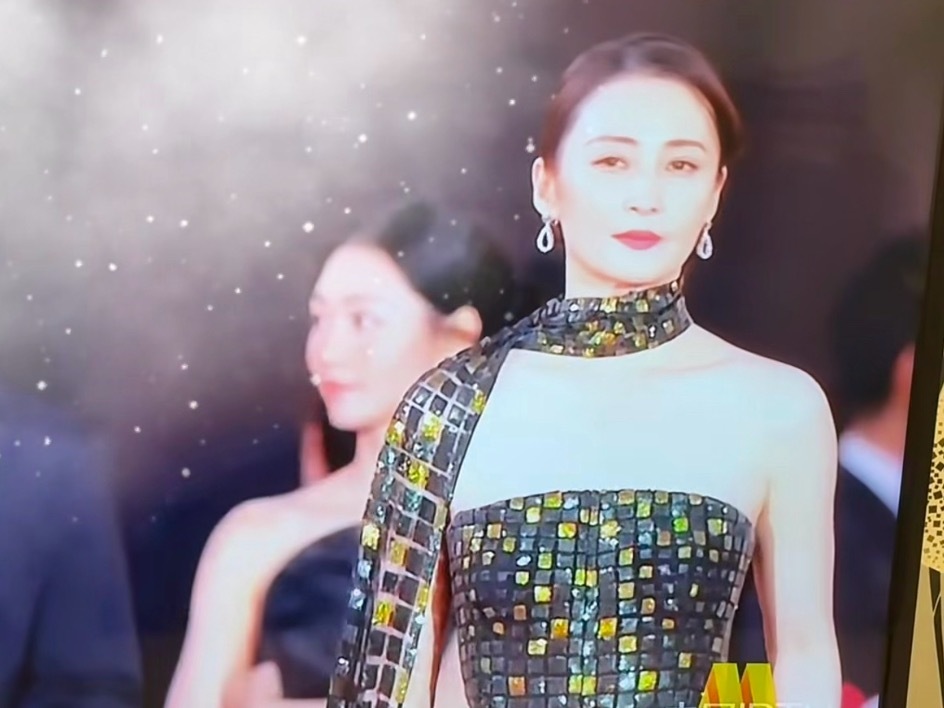 蒋勤勤红毯状态惊艳，五十岁身材管理佳