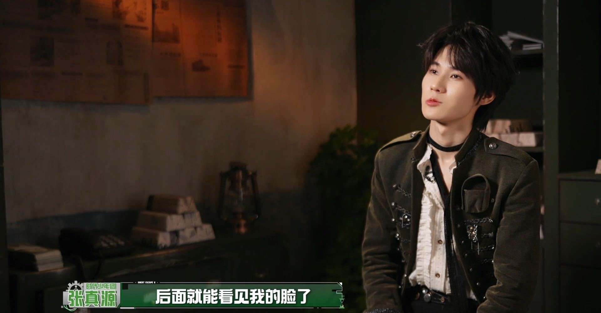 张真源回应把彭昱畅当凳子坐，称只是巧合