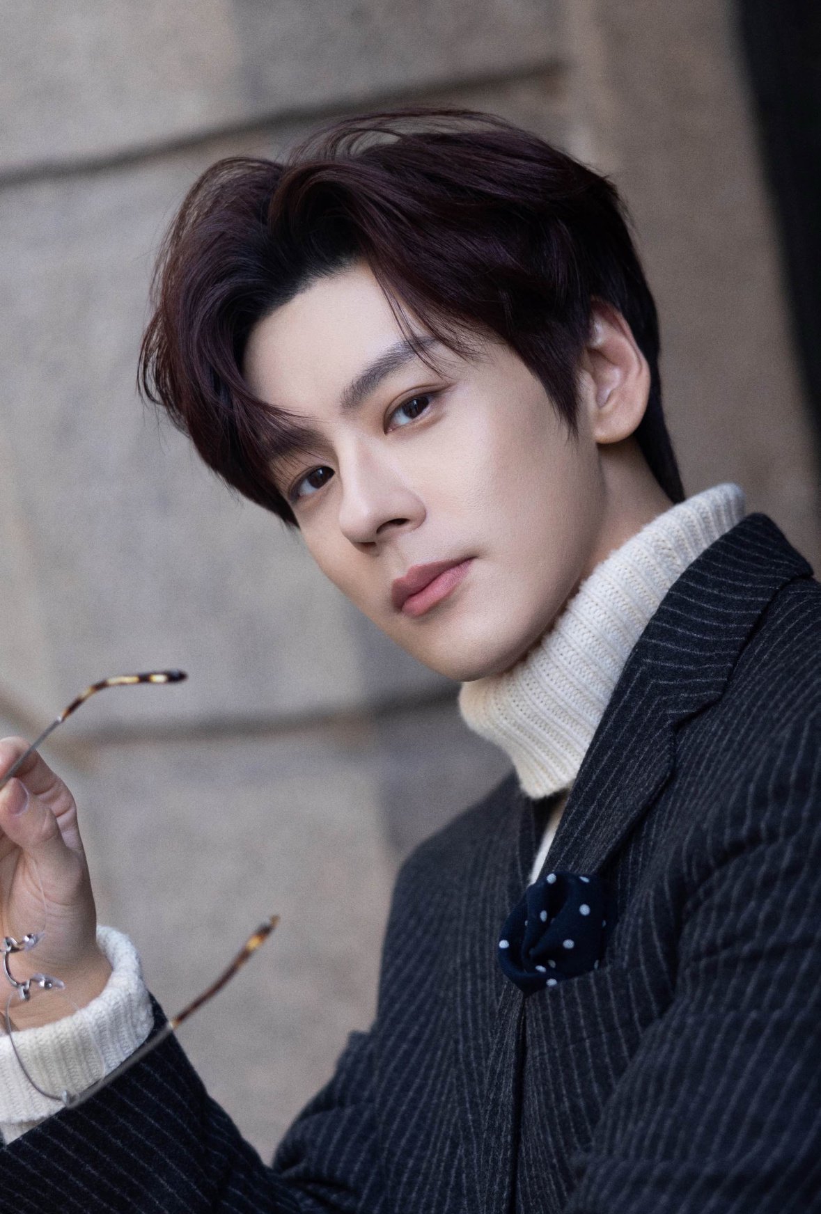 魏哲鸣杨幂等明星贵气感穿搭投稿整理