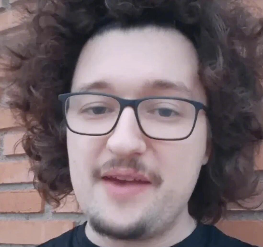 曼联球迷弗兰克-艾利特因球队未五连胜推迟剪发计划