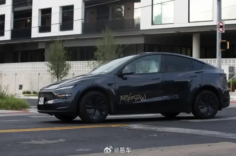 马斯克宣布三周内撤除奥斯汀特斯拉Robotaxi安全监督员
