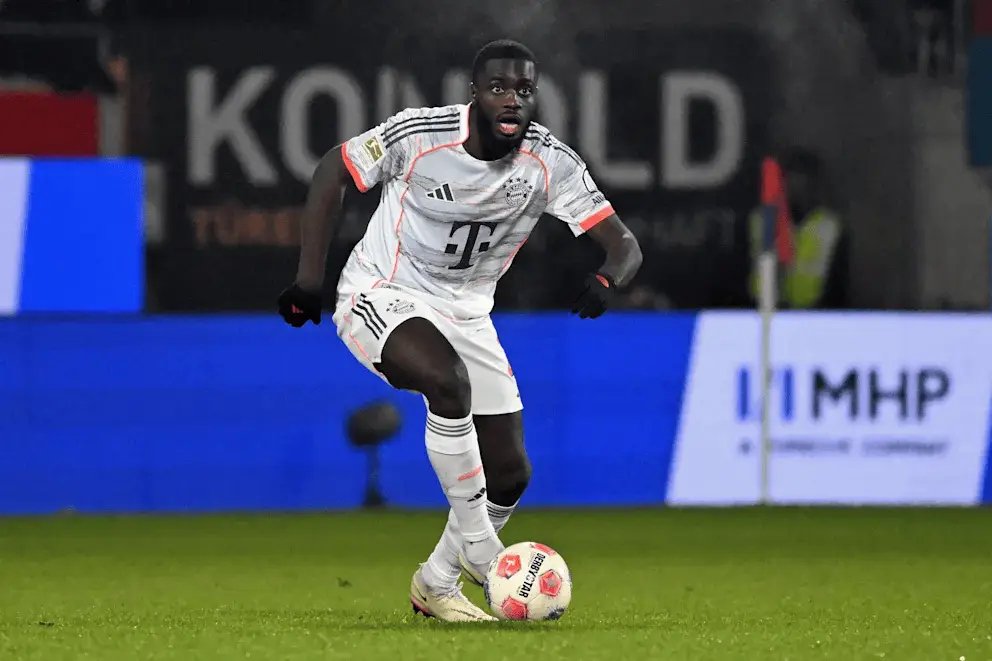 拜仁为留住防线核心，为何考虑让步于乌帕梅卡诺的特殊解约条款？