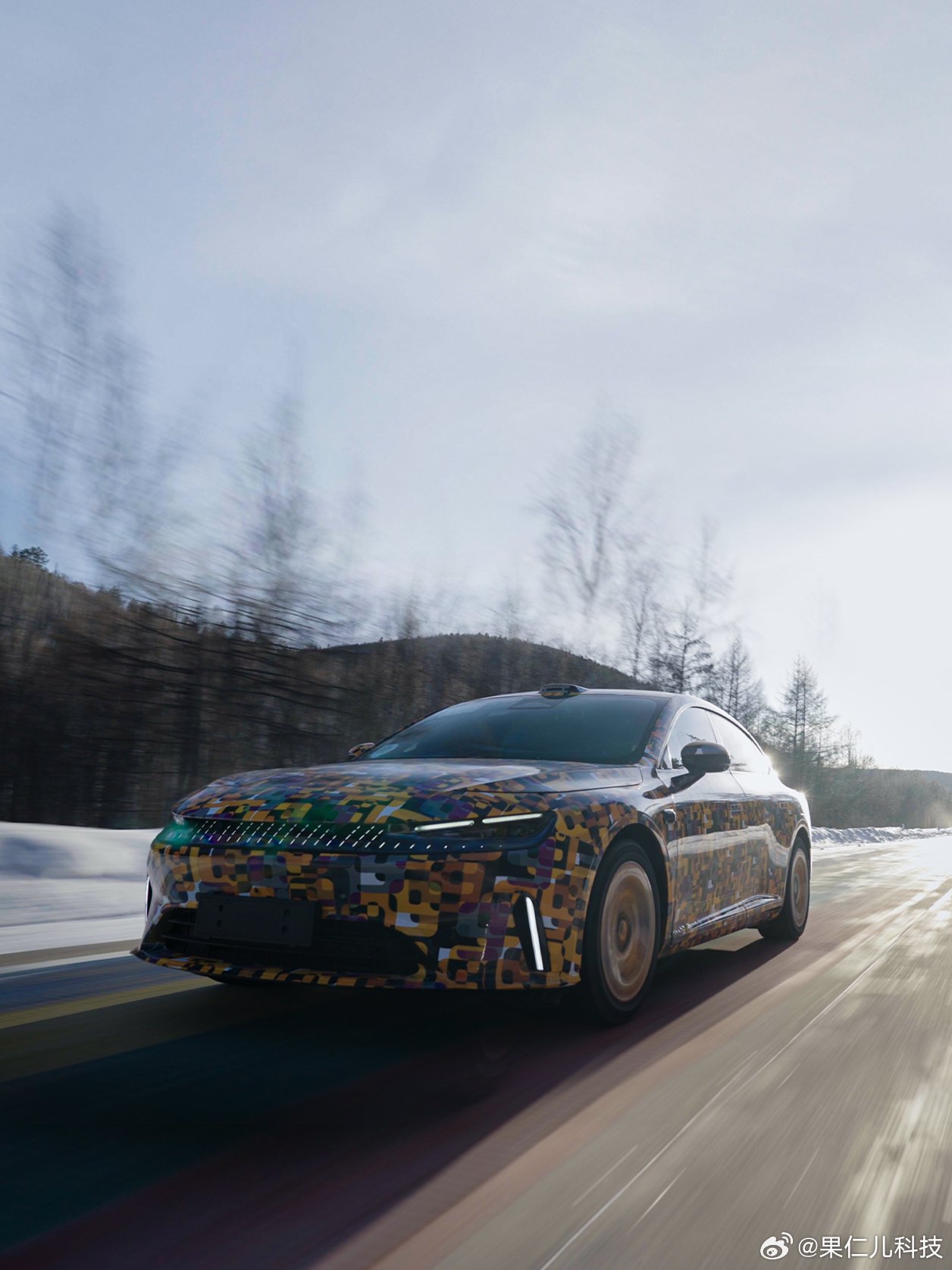 smart精灵6 EHD超级电混冬测谍照曝光，奔驰设计掀背豪华车