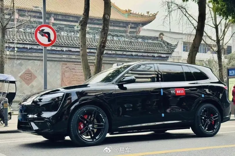 问界M6黑色实车图曝光，春季发布搭载鸿蒙座舱