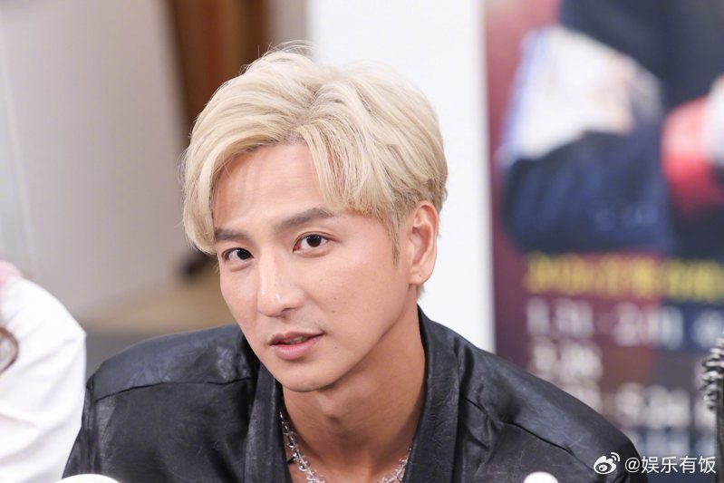 棒棒堂小煜回应队友小杰逃兵役，称事前不知情合体综艺暂停