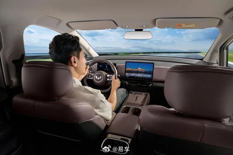 五菱星光730内饰曝光，配12.8英寸中控屏与电动侧滑门