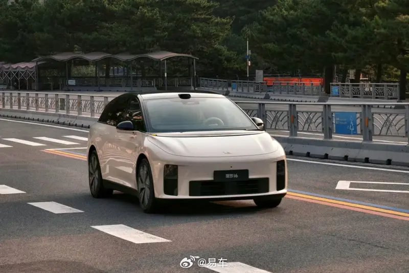 李想感谢雷军赞美理想L9并推荐i6