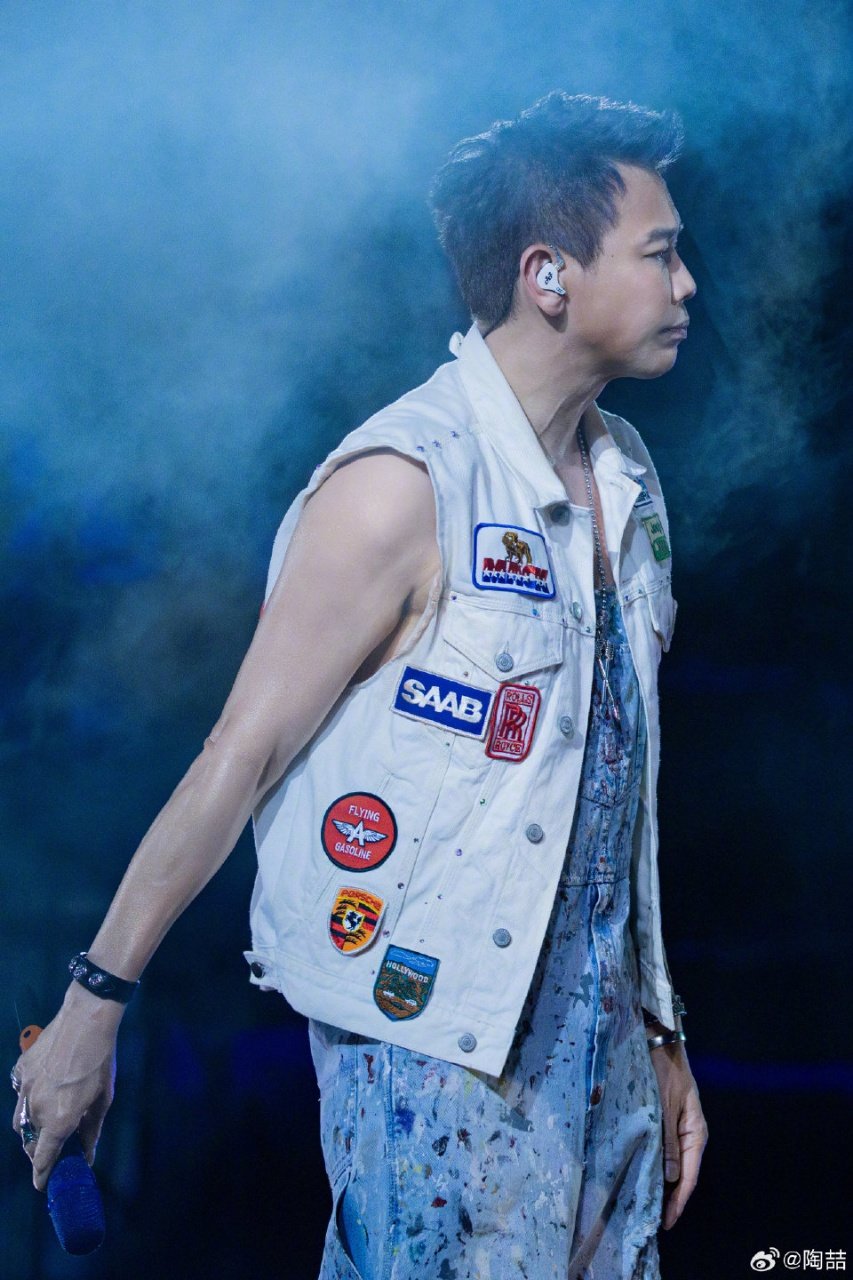 湖南卫视禁止虐待五旬老人陶喆，其体力获赞