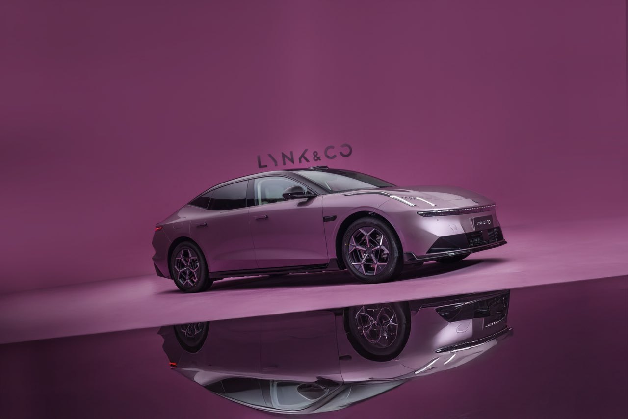 领克10 EM-P璃光紫座驾亮相，融合玄学与科技设计