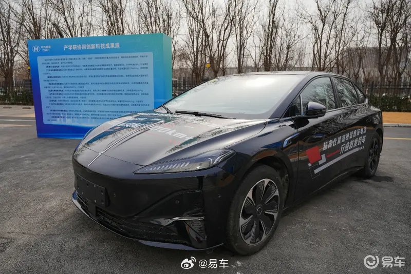 一汽富锂锰固液电池首发装车，续航突破1000公里