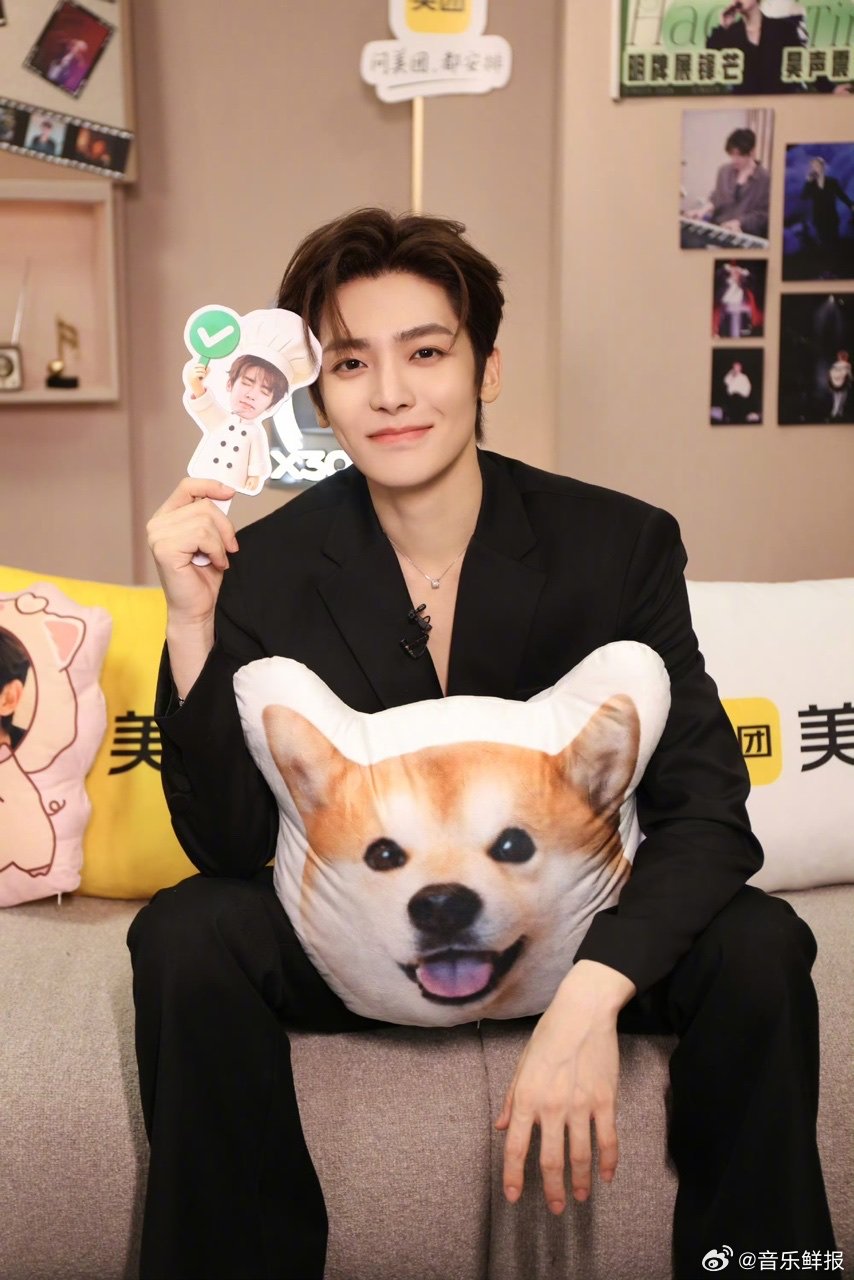 张远称侯明昊为天生live型歌手