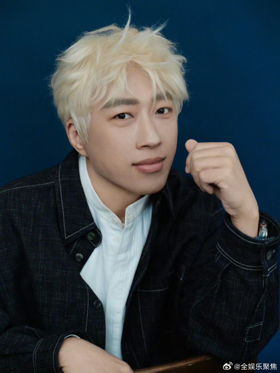 于正生日晒金发写真