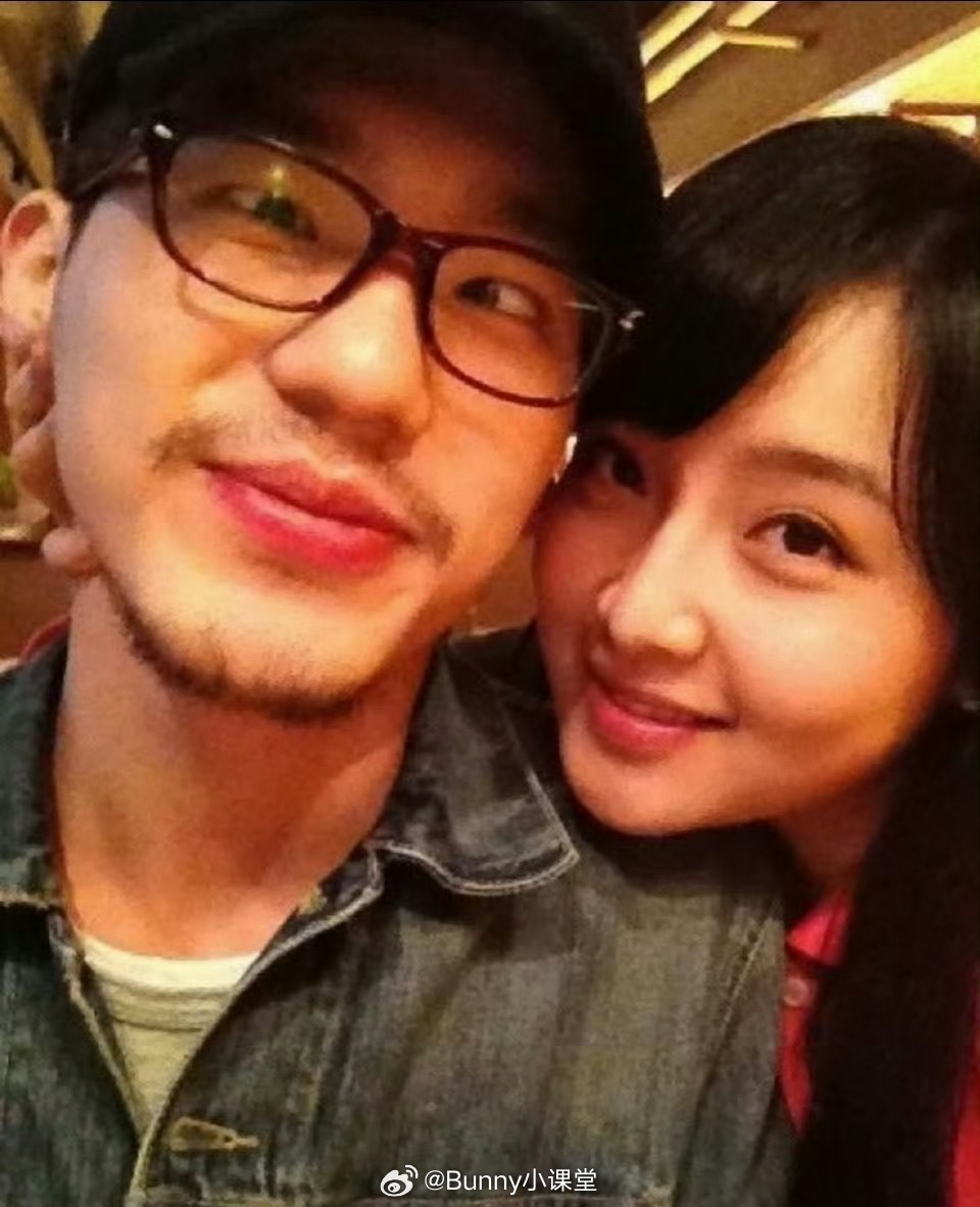 疑似白宇前女友晒亲密合照发文回忆往事