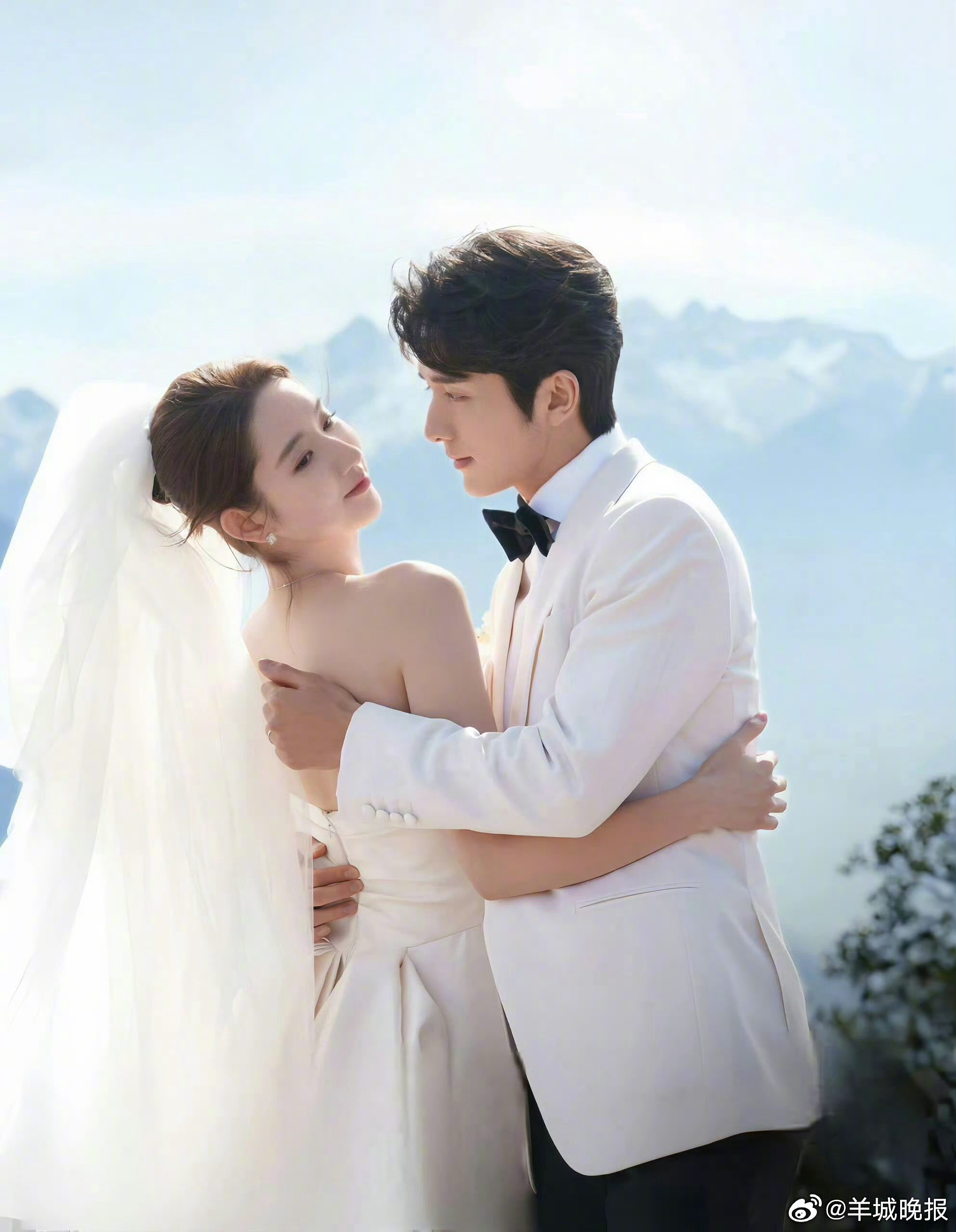 张新成王玉雯等明星婚纱照引热议