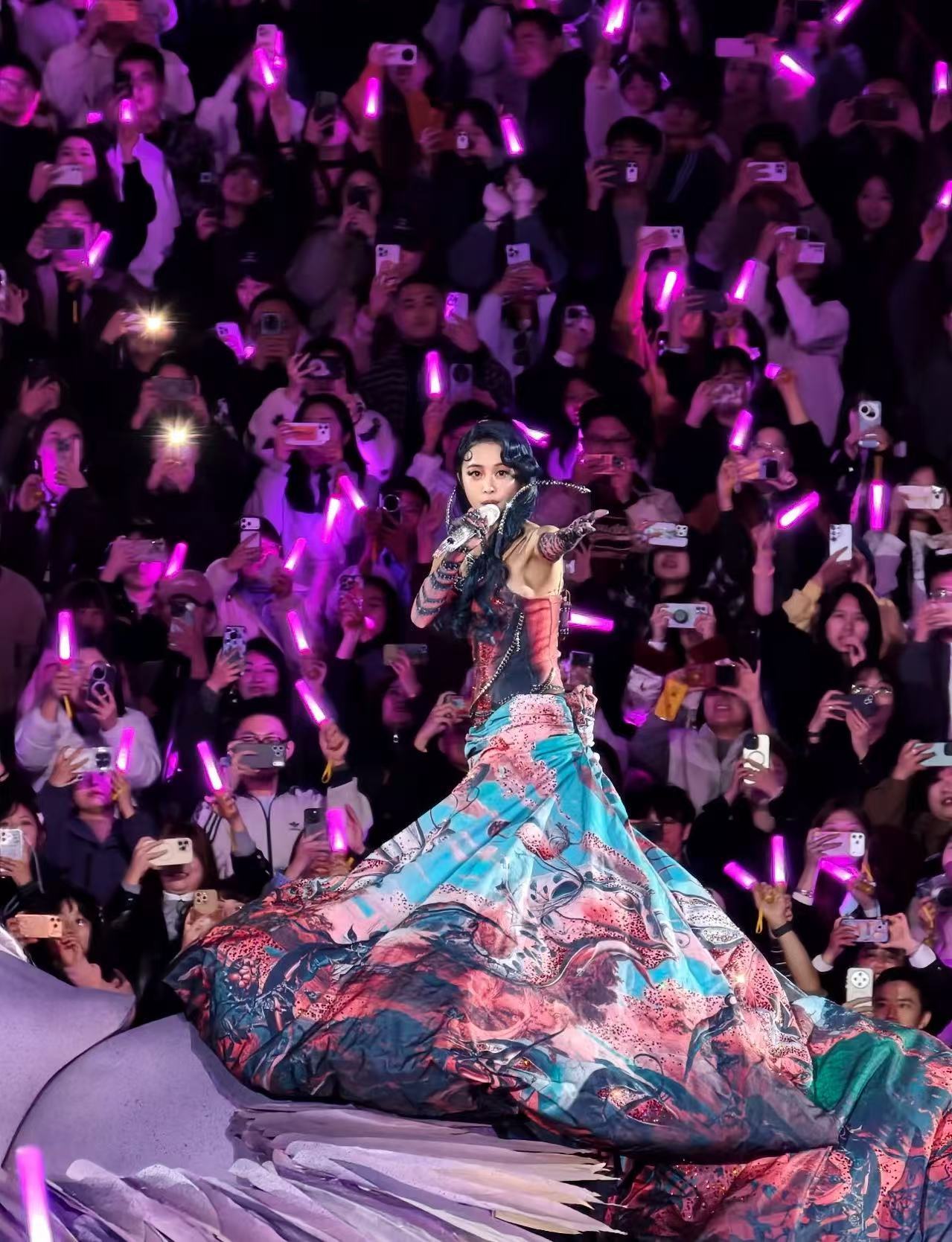 蔡依林演唱会歌迷自觉保持垃圾不落地，文明细节温暖厦门