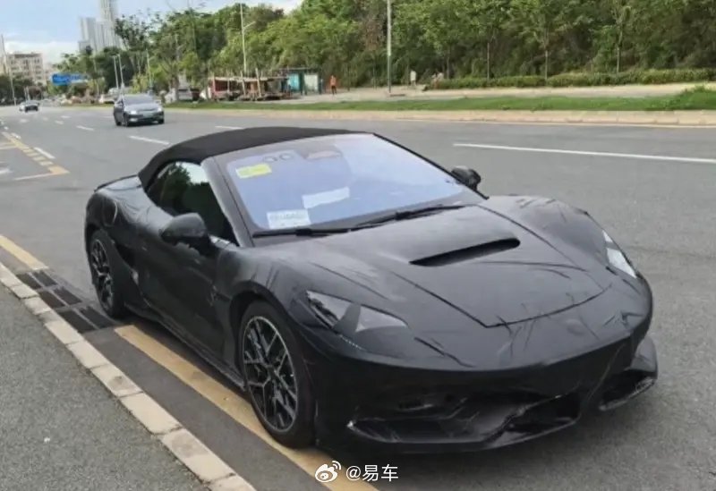 腾势Z敞篷版路试谍照曝光，搭载智能磁流变车身控制系统