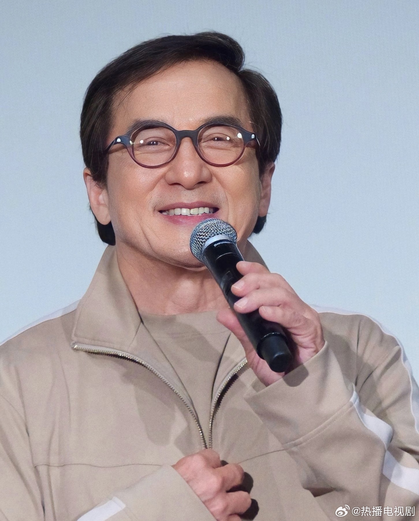 成龙张杰合唱恭喜自己喊话演唱会合体