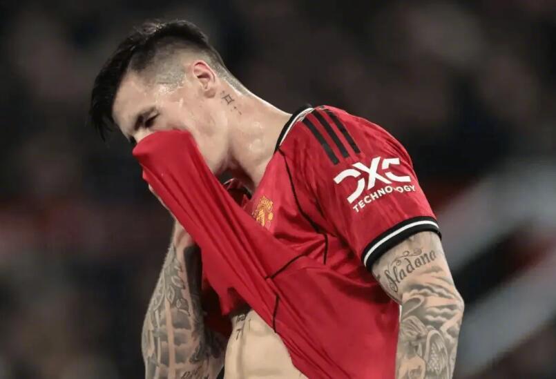 曼联锋线引援再度失准？名宿帕克质疑球队考察机制，谢什科困境揭示老特拉福德深层顽疾