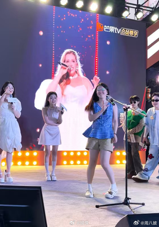 李莎旻子现身合肥万象城，刘小怂等助阵演唱会预热