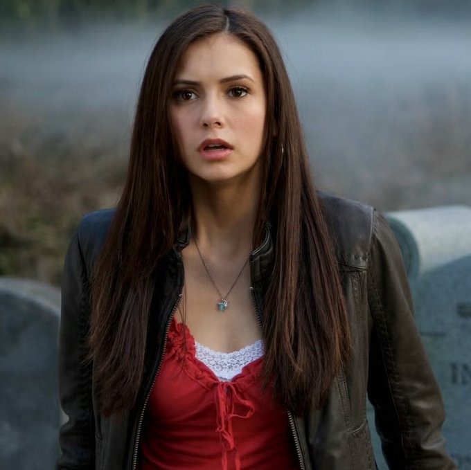 妮娜·杜波夫称合同仅约定饰演埃琳娜却被迫演多角色