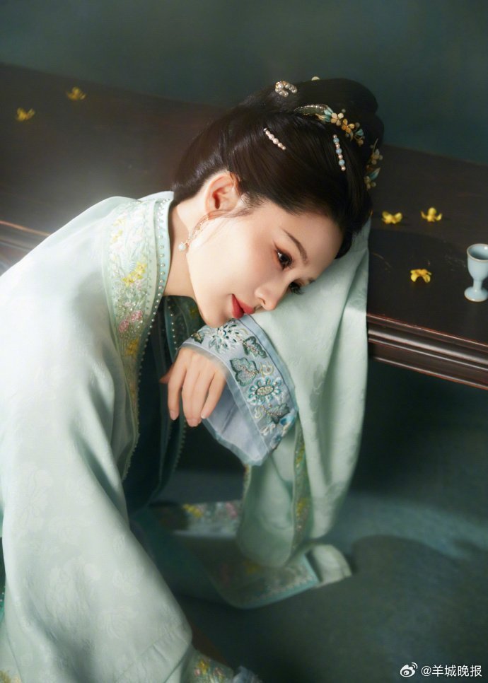 李沁春晚演绎非遗花罗，复刻南宋纹罗文物