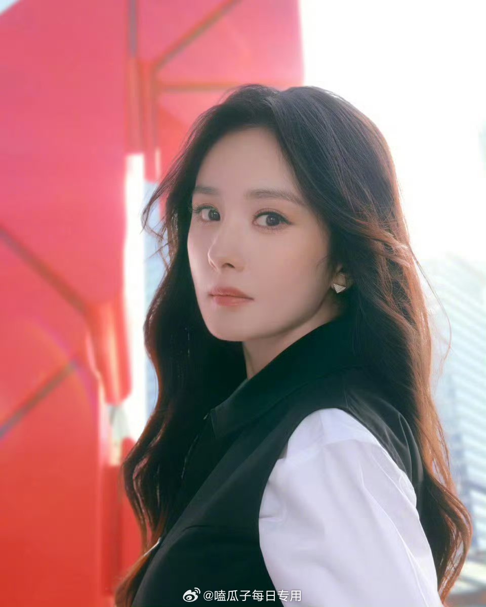 杨幂陈昊宇同品牌大片亮相