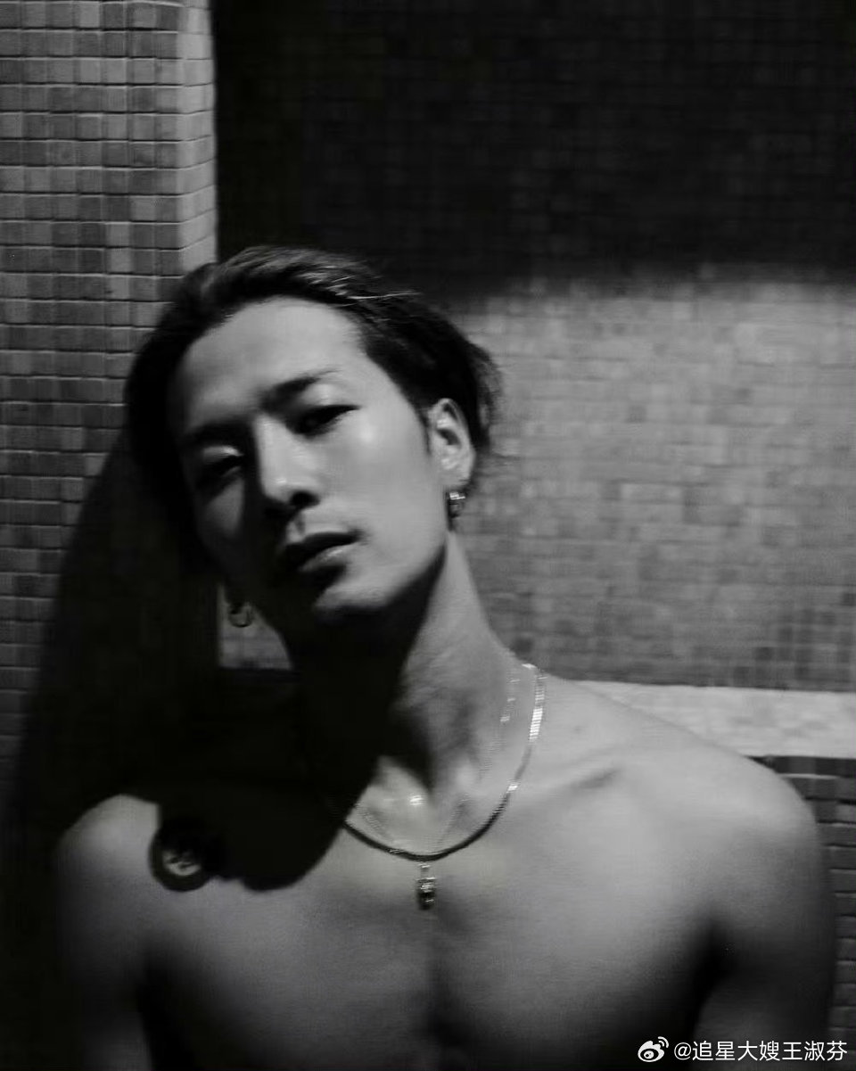 王嘉尔加盟湖南卫视跨年演唱会，官宣2026世界巡演