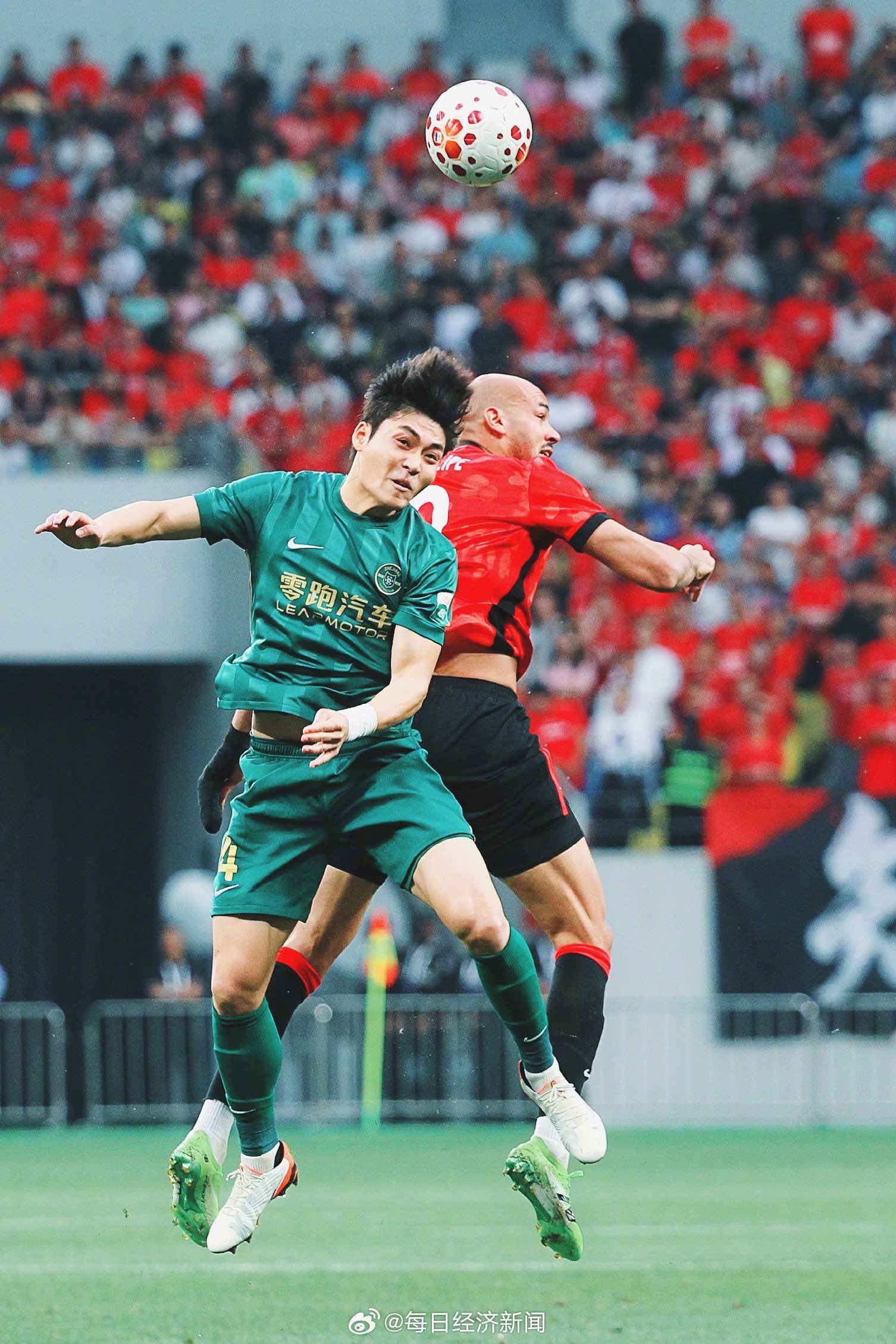 成都蓉城4-0大胜绿城领跑中超，韦世豪费利佩破门