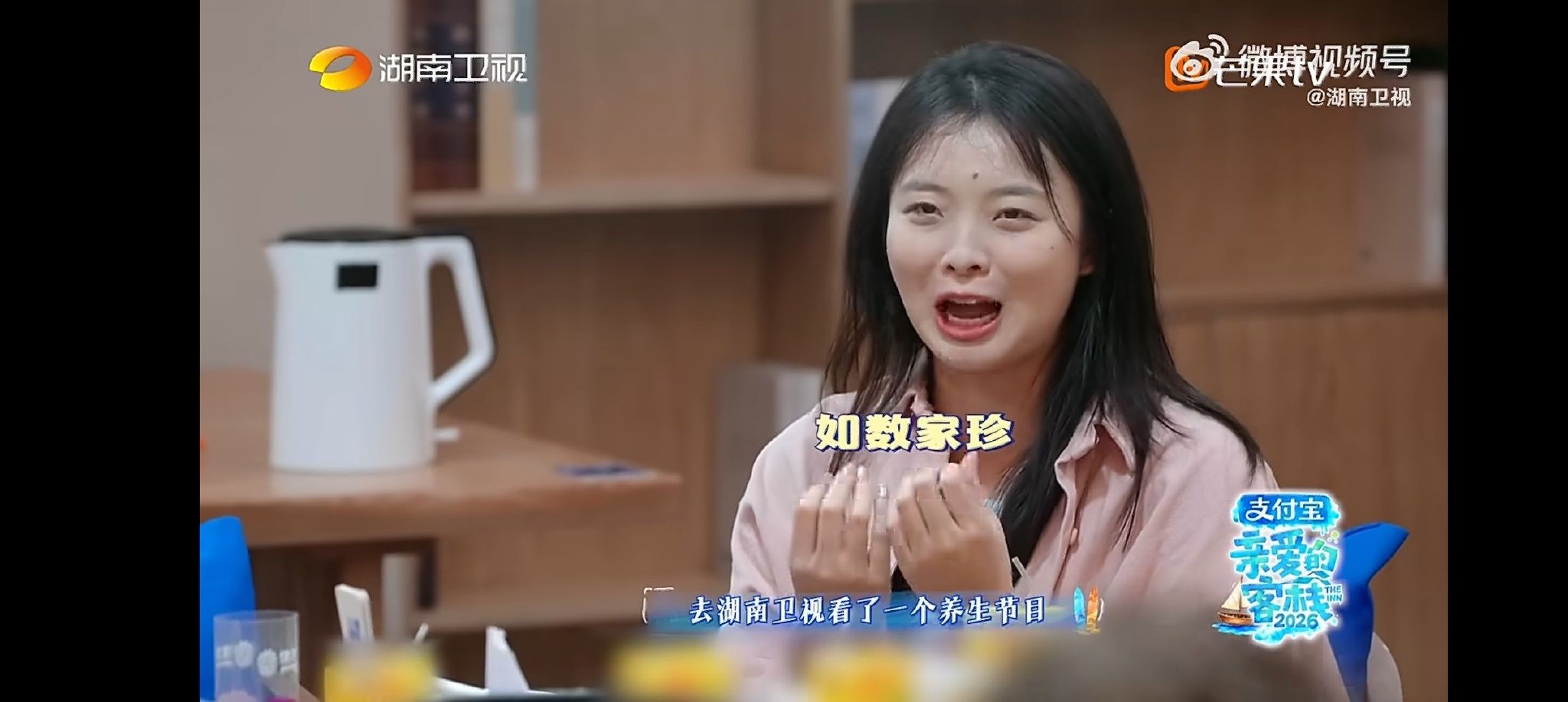 观众误认维嘉为何炅，何炅秒纠正16年前节目主持真相