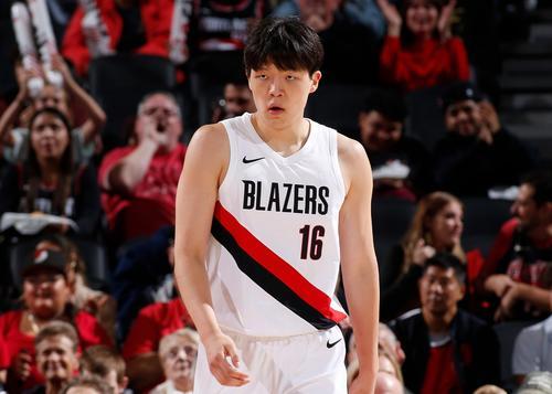 刘维伟评杨瀚森NBA首秀，观众欢呼认可暴露差距显潜力