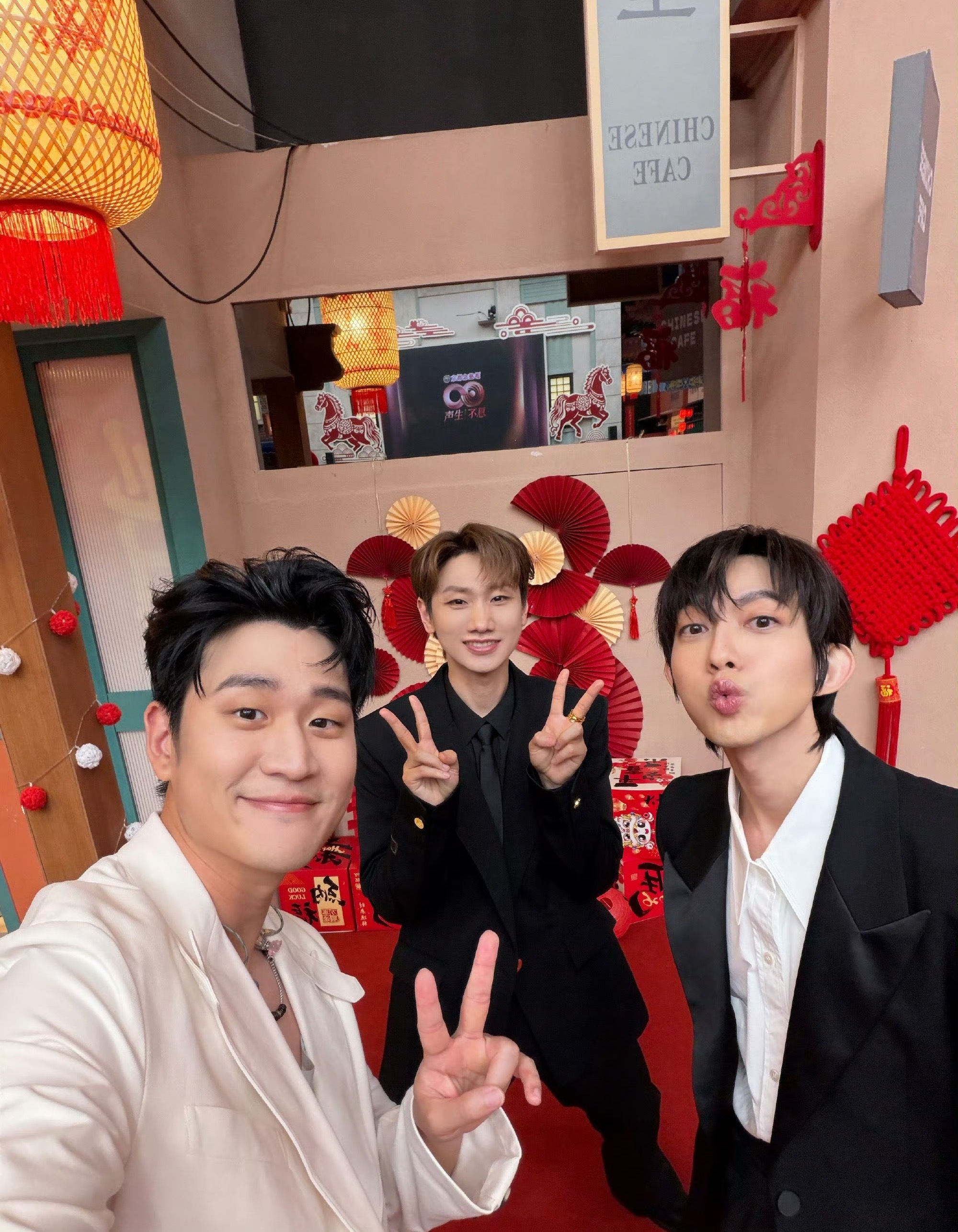 周兴哲晒与林宥嘉汪苏泷合照，三人《声生不息》结深厚友谊