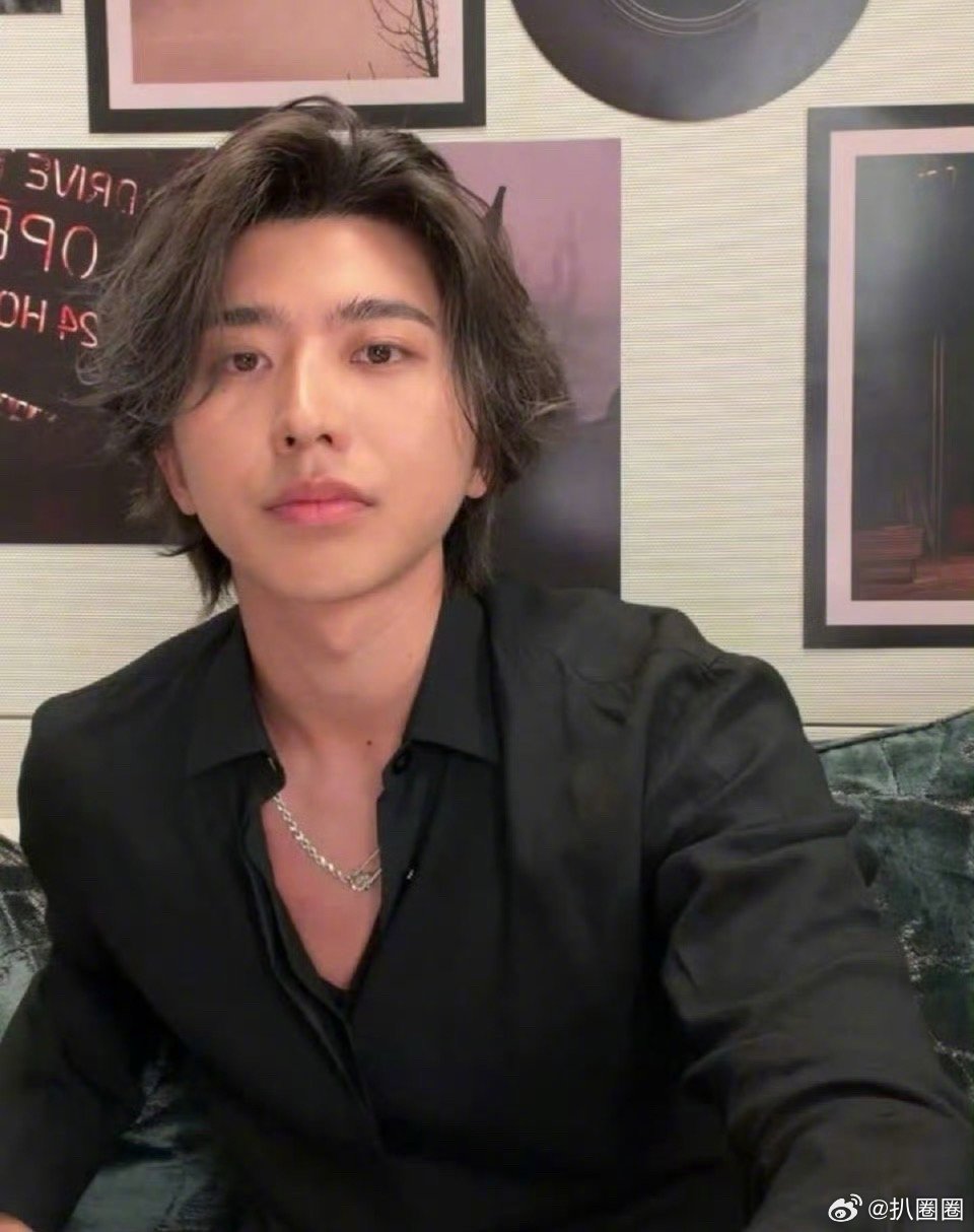 蔡徐坤直播状态引关注