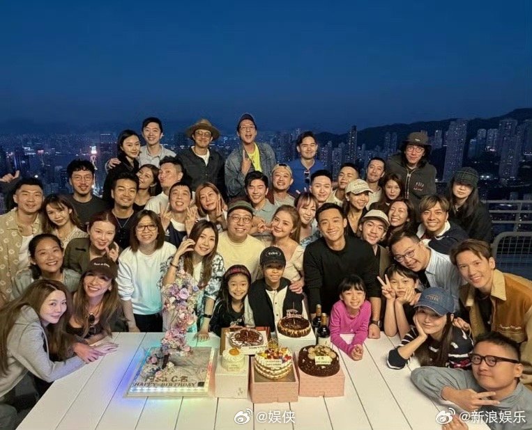 蔡卓妍认爱林俊贤，称感情稳定开心就好