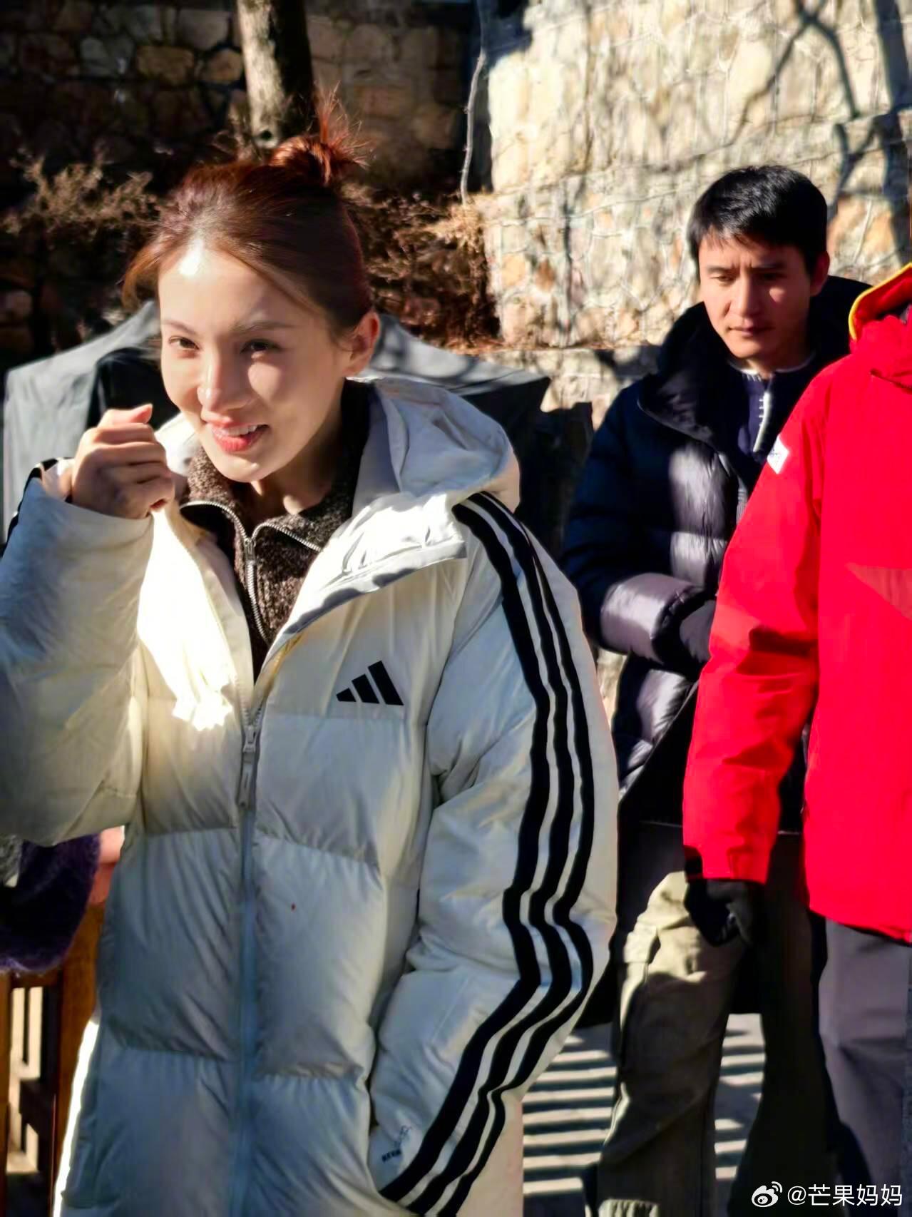 网友爬山偶遇金晨，气色状态俱佳