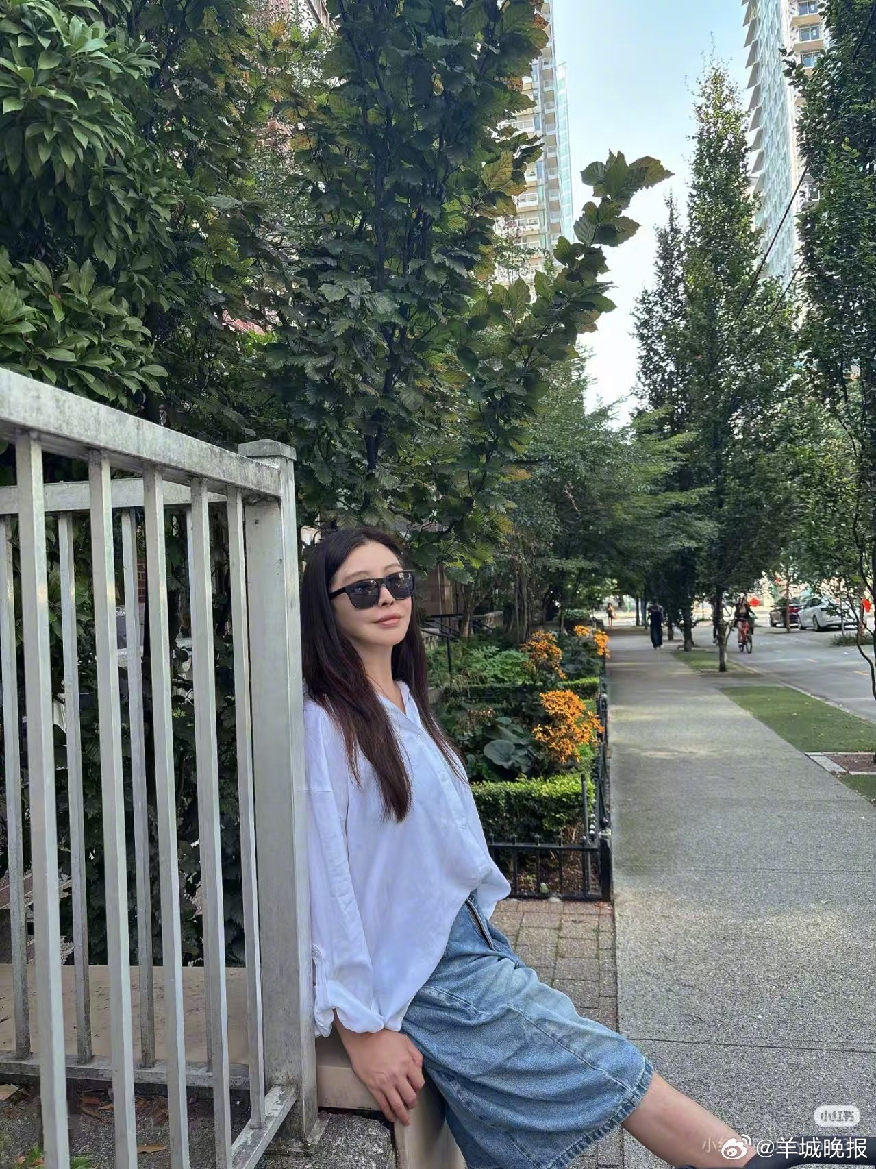 王祖贤息影21年后晒素颜照，59岁分享生活感悟