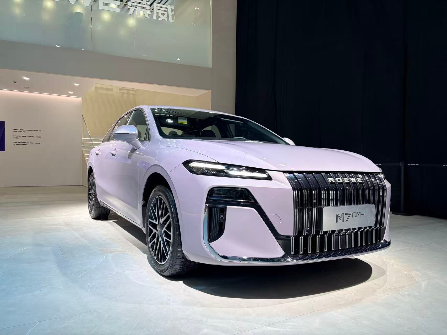 荣威M7 DMH全球首搭豆包深度思考大模型，AI车机实现系统级智能交互