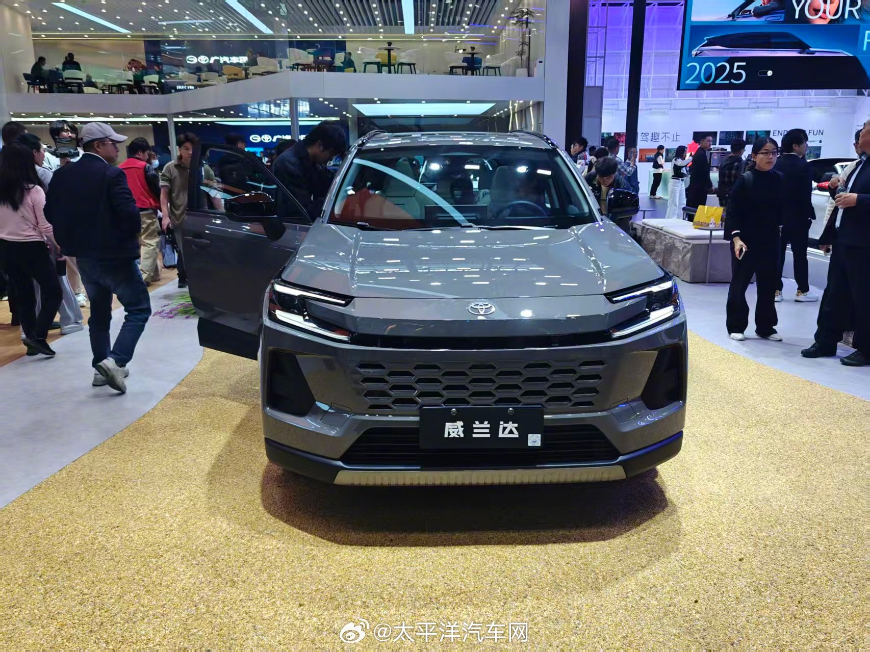 丰田威兰达广州车展首发，搭载中国自研座舱及L2+级辅助驾驶