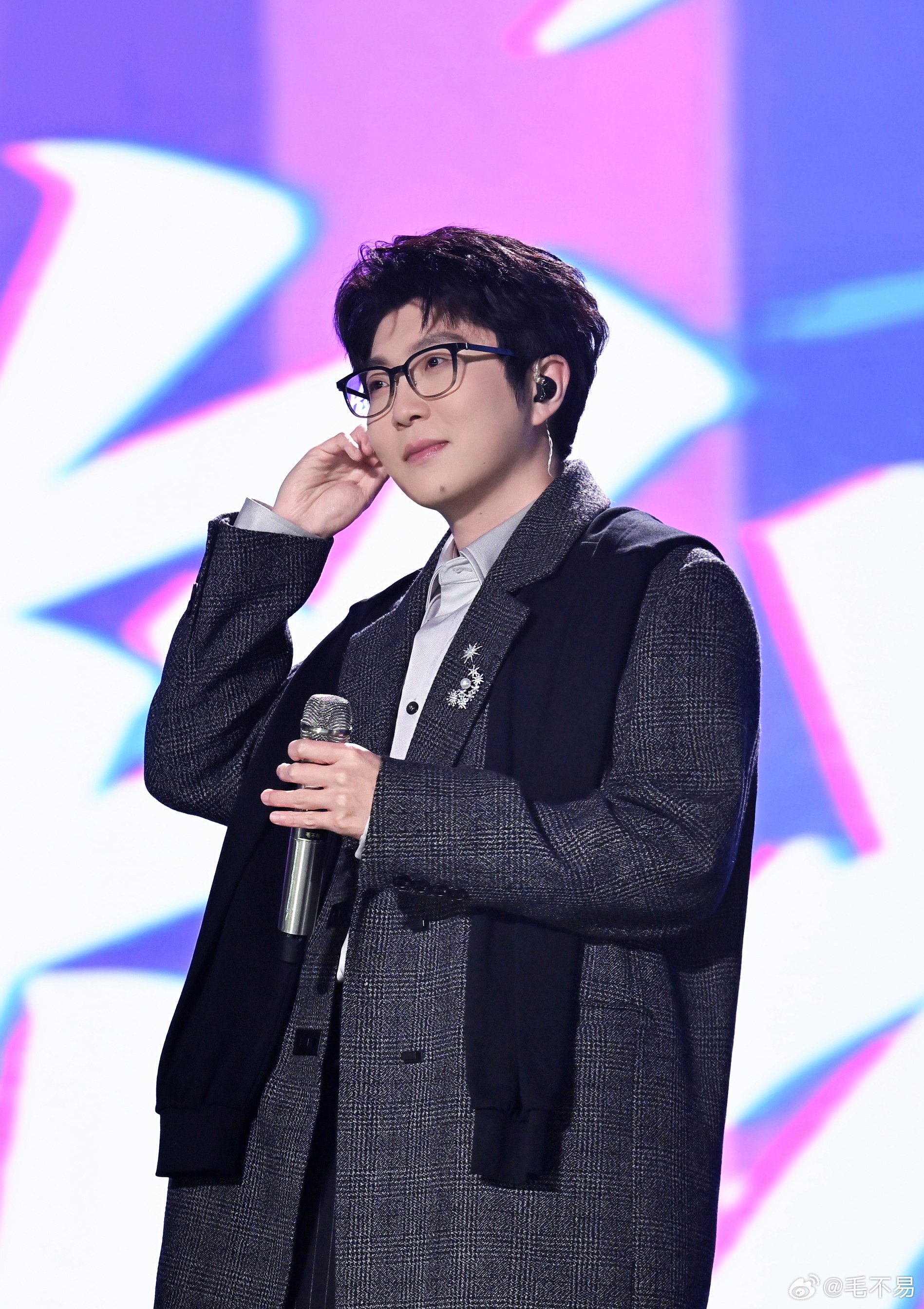 毛不易沈佳润江苏卫视跨年合唱不染