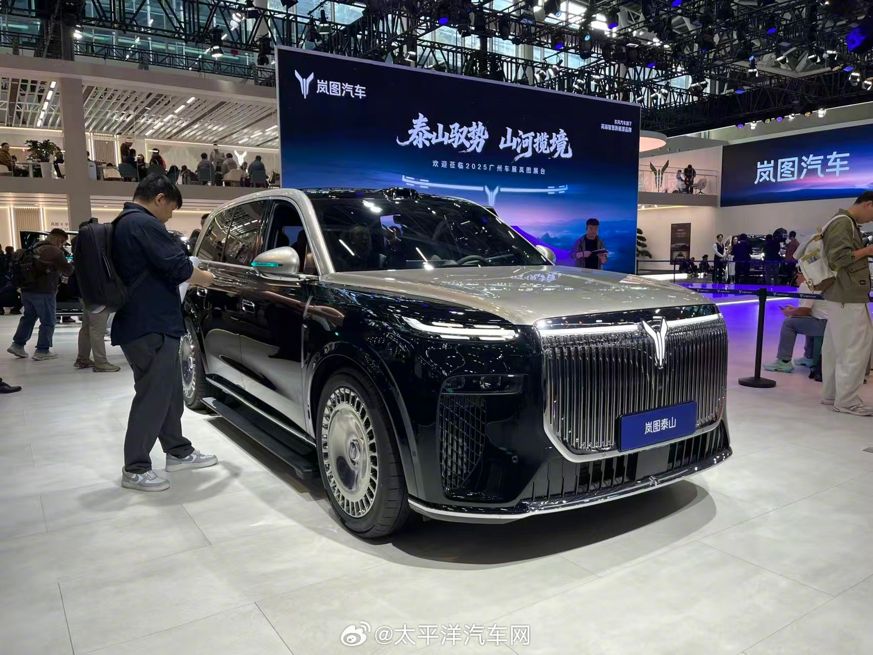 岚图泰山亮相广州车展，37万起配百万级底盘与华为智驾