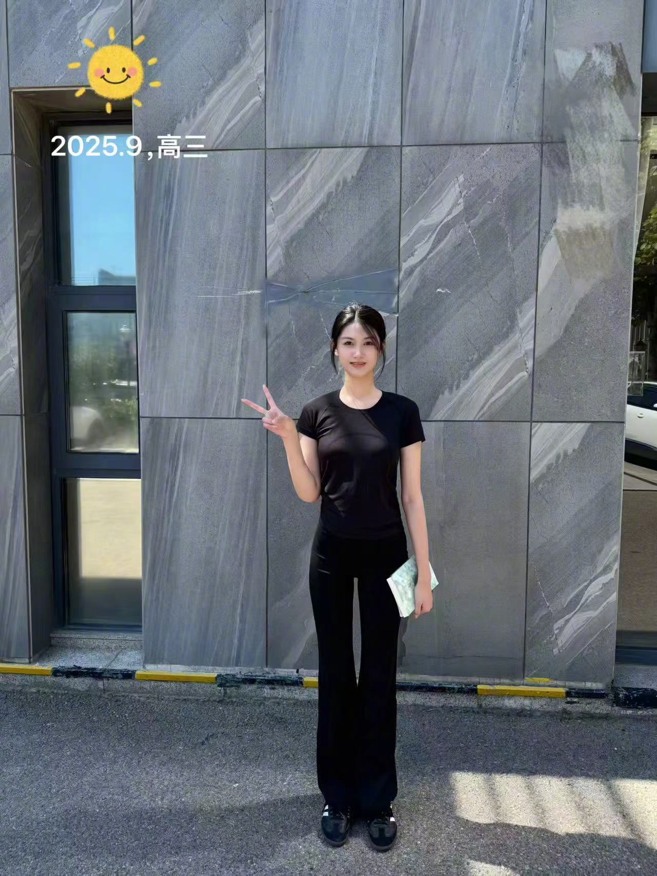 张籽沐连续十一年晒开学照，从双马尾萝莉到自信少女