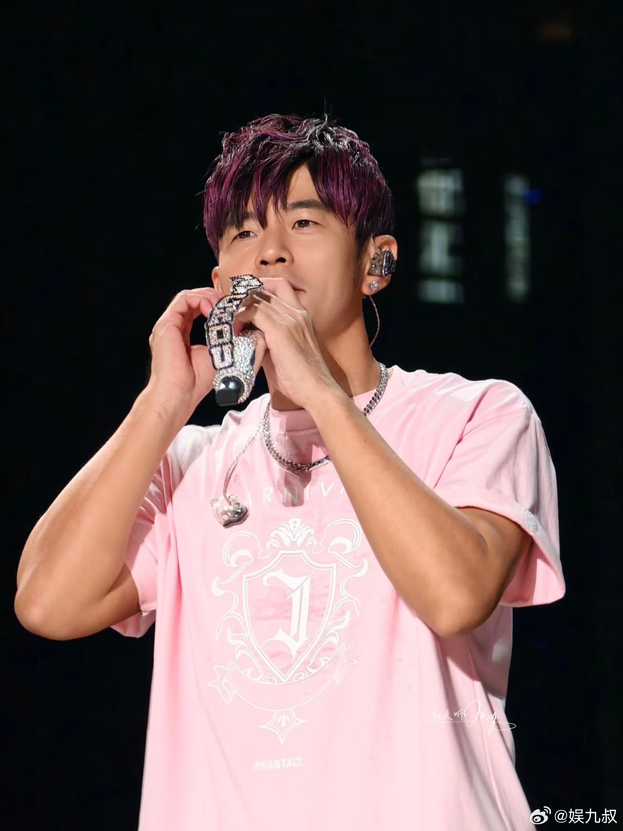 周杰伦新专辑明年春天发布，歌迷期待青春重燃