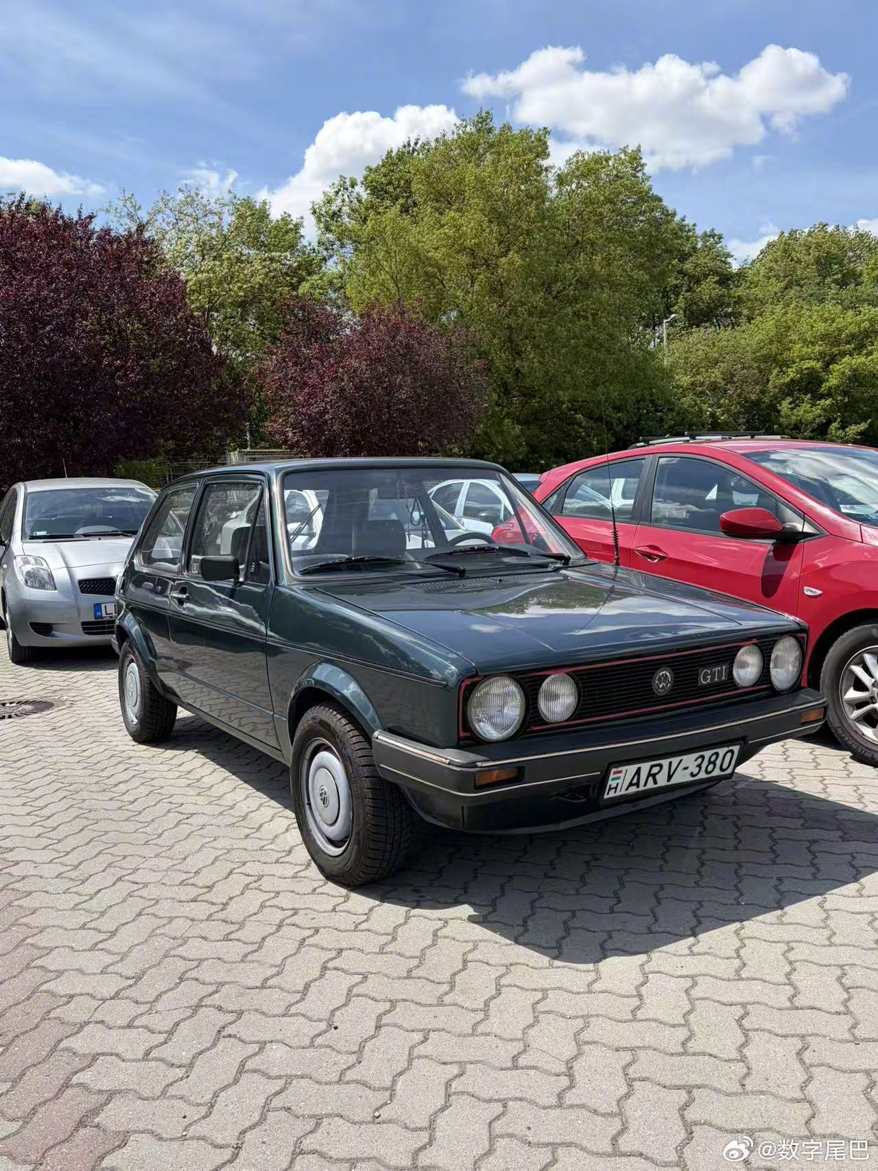 匈牙利街头惊现第一代大众高尔夫GTI，小钢炮鼻祖引车迷赞叹