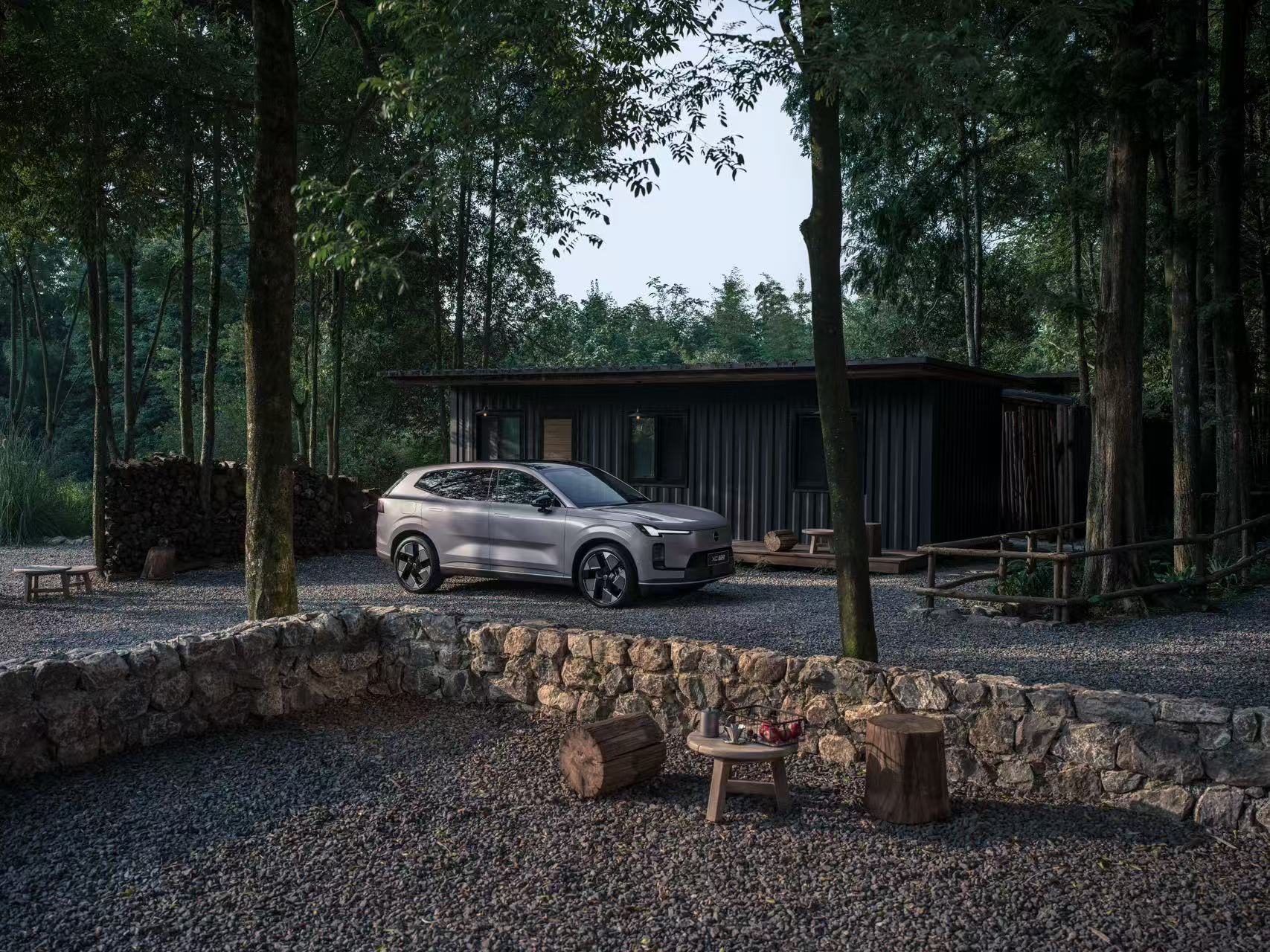 沃尔沃XC70混动亏电油耗6.55L，纯电续航200km