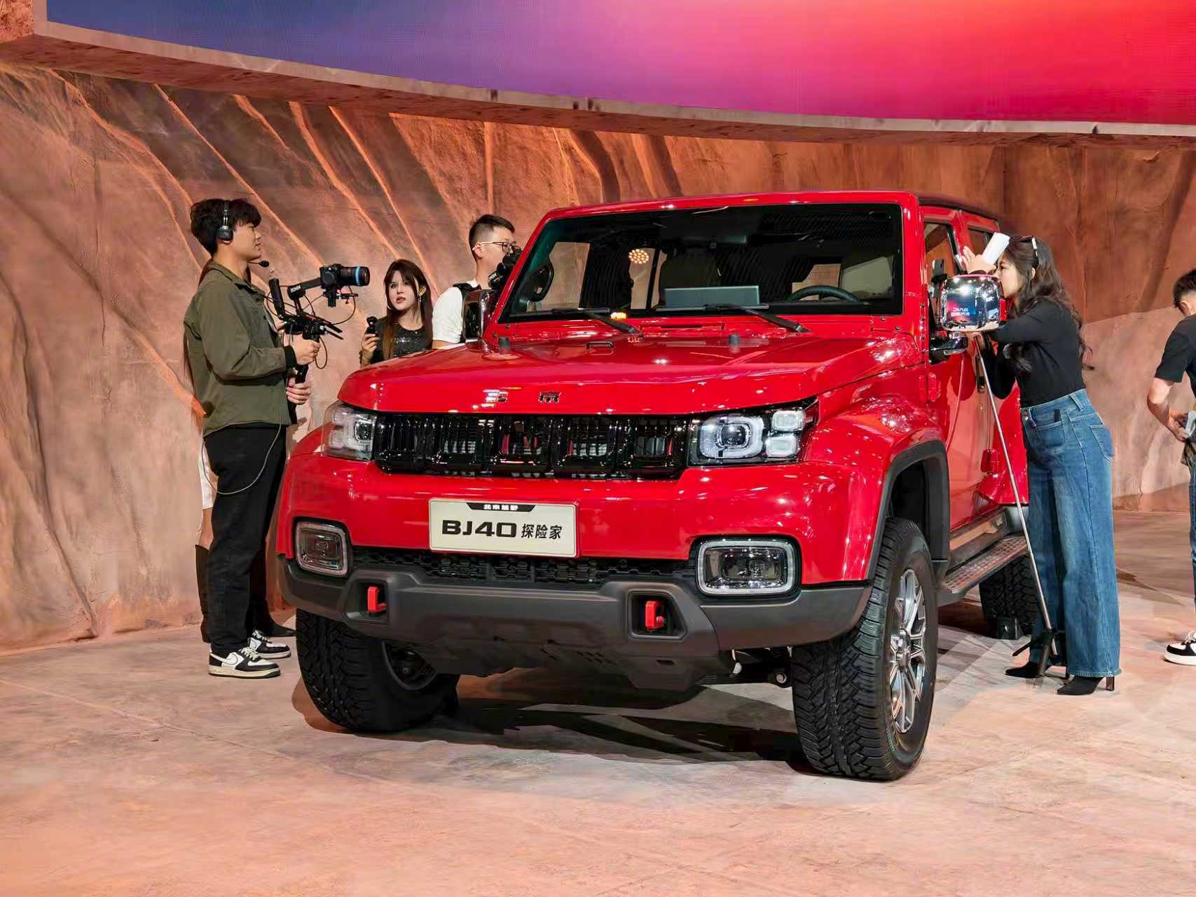 北京越野BJ40探险家广州车展预售，搭载电控分时四驱