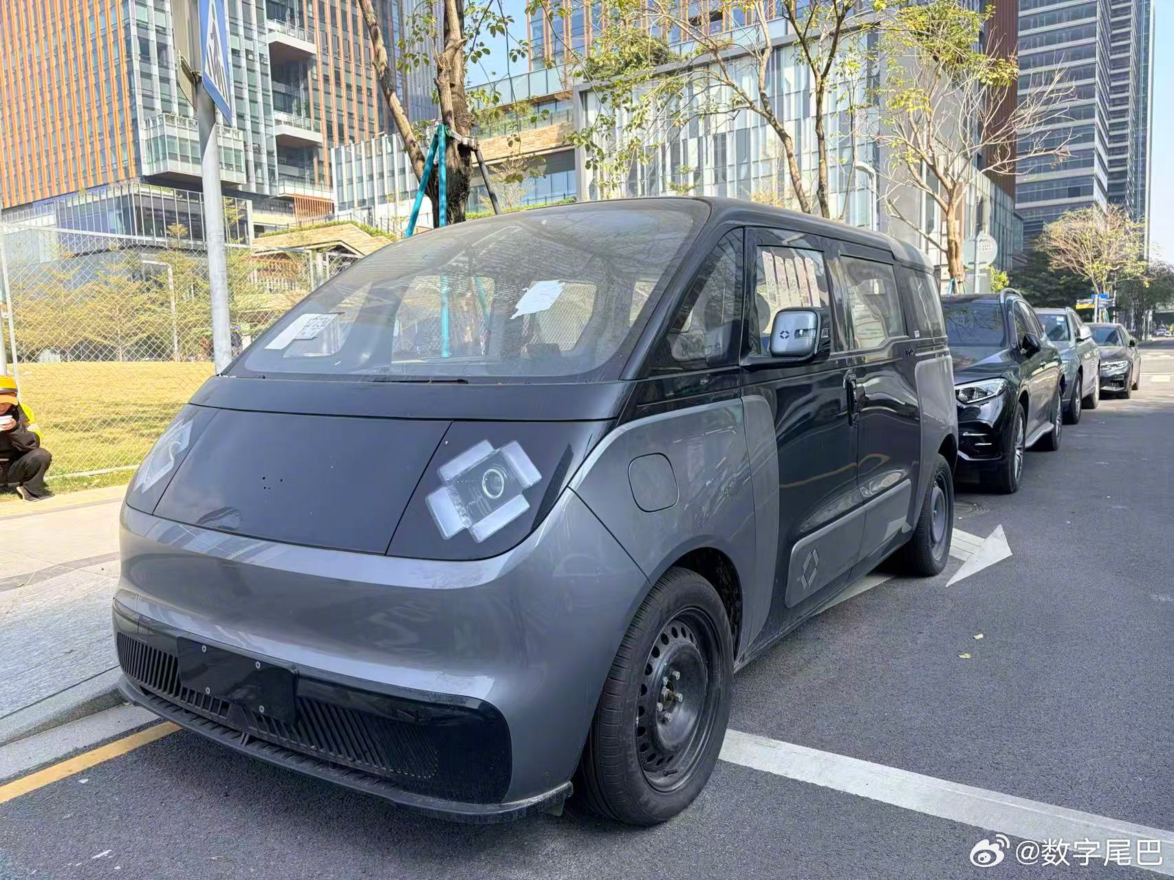 海马汽车联合智行盒子推出纯电MPV INJOY U