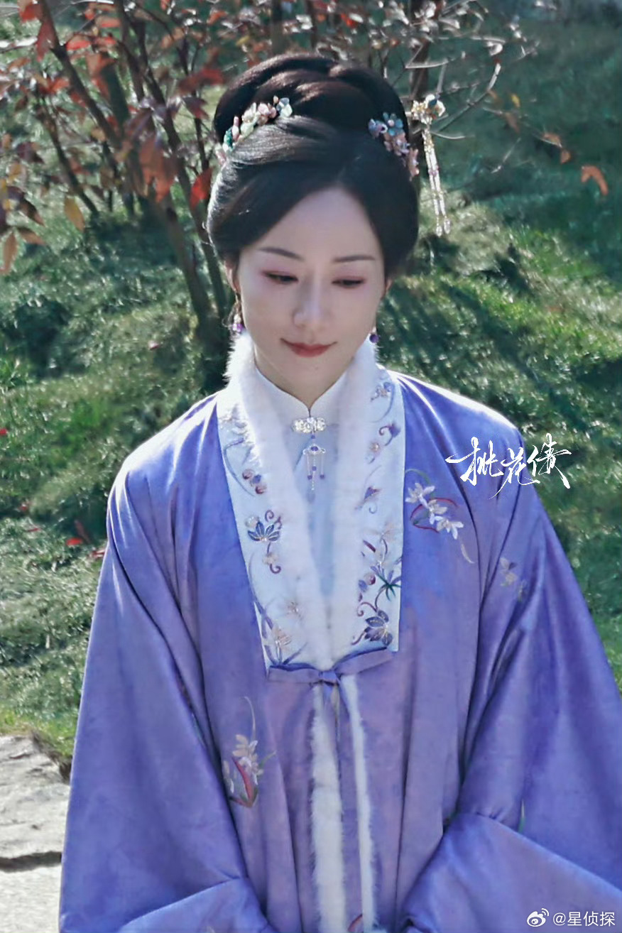 韩雪穿紫色明制汉服演绎江南美人