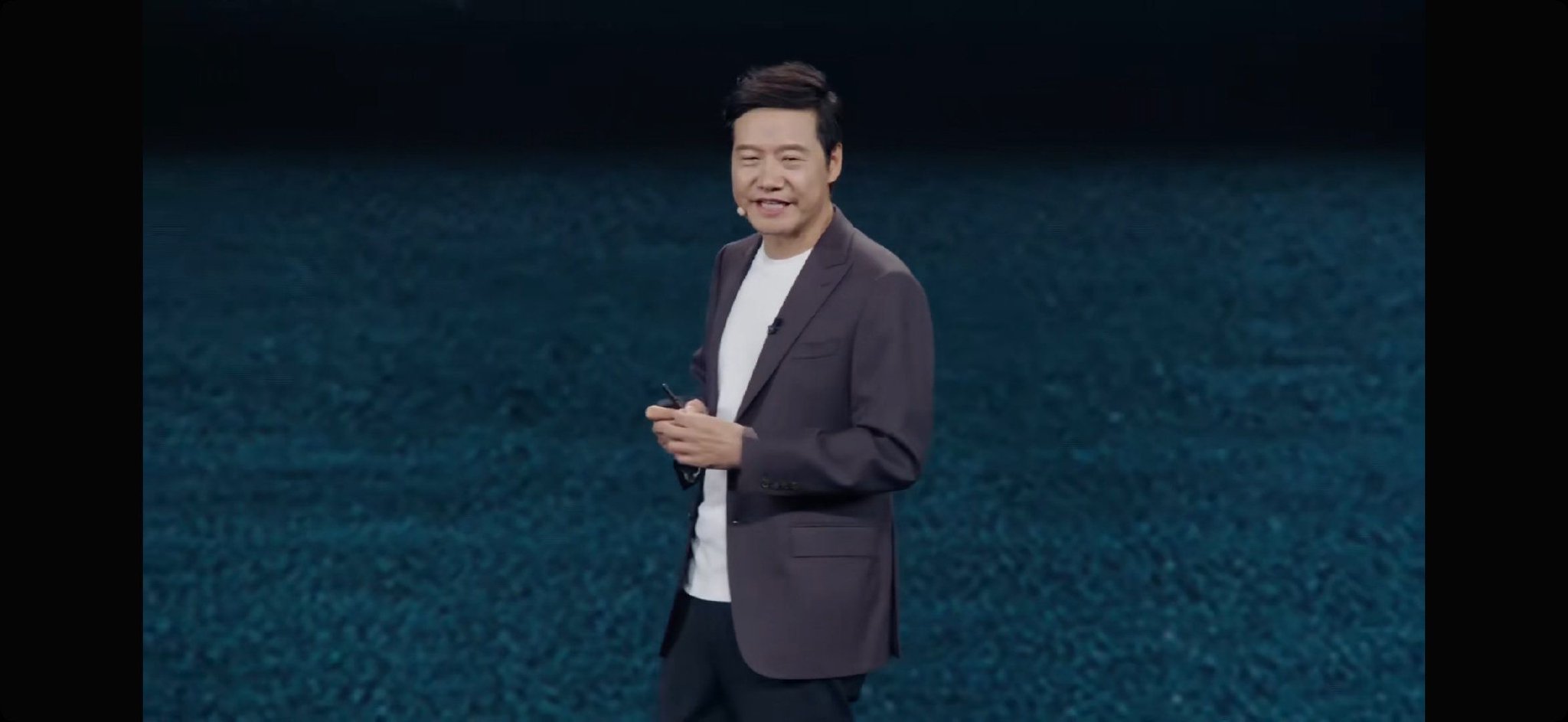 雷军称SU7上市前21名媒体人不看好